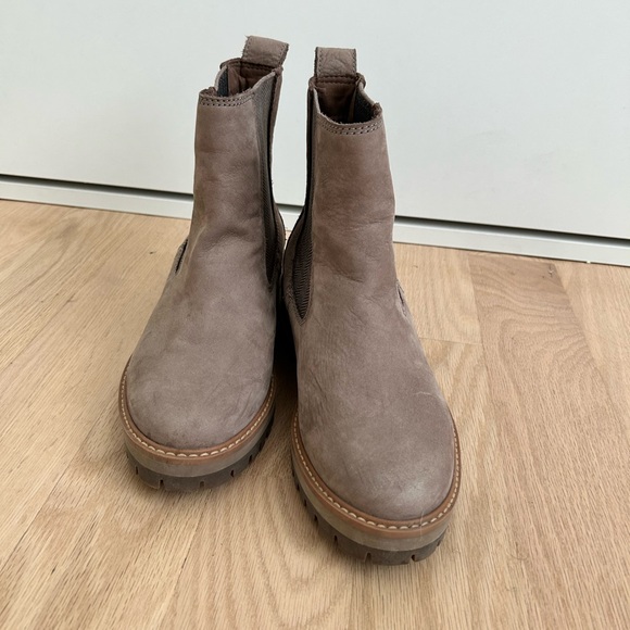 Timberland Women's Courmayeur Valley Chelsea Boot - Picture 4 of 7